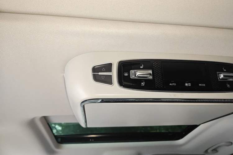 Used Roewe iMAX8 2021 400TGI Supreme Series Prestige Edition Headliner