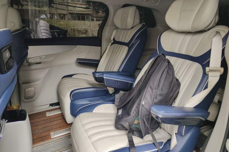Used Roewe iMAX8 2021 400TGI Supreme Series Ultimate Edition Left Rear Seat