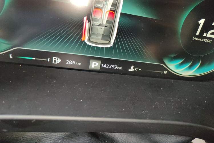 Used Roewe iMAX8 2021 400TGI Supreme Series Ultimate Edition Odometer Close Up