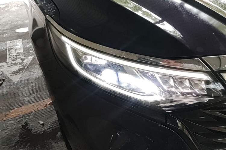 Used Roewe iMAX8 2021 400TGI Supreme Series Lu Zun Edition Right Front Headlight