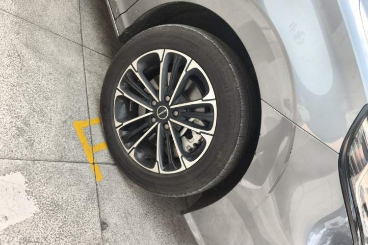Used Roewe iMAX8 2021 400TGI Supreme Series Prestige Edition Right Front Wheel Hub