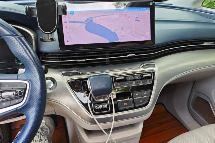 Used Roewe iMAX8 2021 400TGI Supreme Series Prestige Edition Audio And AC Panel