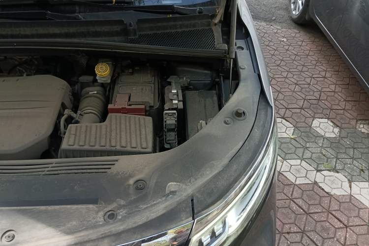 Used Roewe iMAX8 2021 400TGI Supreme Series Ultimate Edition Engine Bay Left