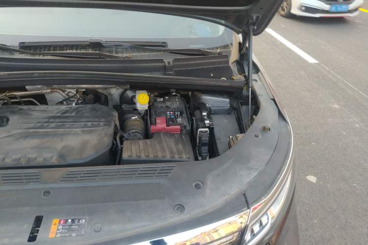 Used Roewe iMAX8 2021 400TGI Flagship Edition Engine Bay Left
