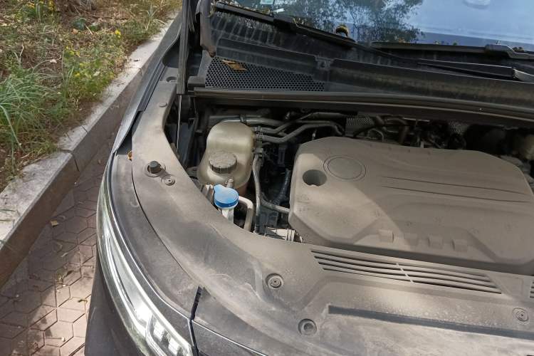 Used Roewe iMAX8 2021 400TGI Supreme Series Ultimate Edition Engine Bay Right
