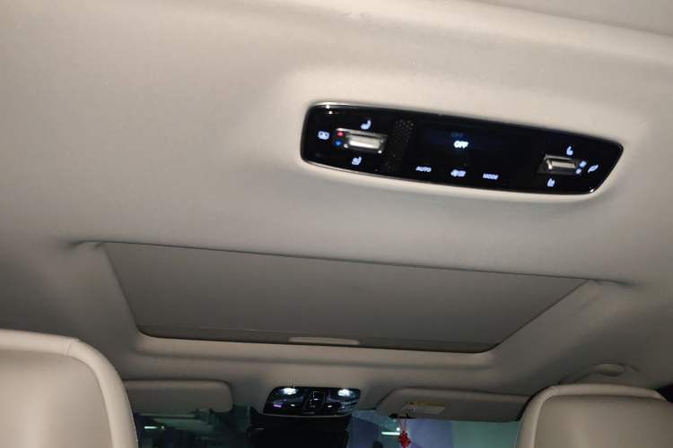 Used Roewe iMAX8 2021 400TGI Supreme Series Ultimate Edition Headliner