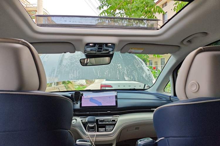 Used Roewe iMAX8 2021 400TGI Supreme Series Prestige Edition Headliner