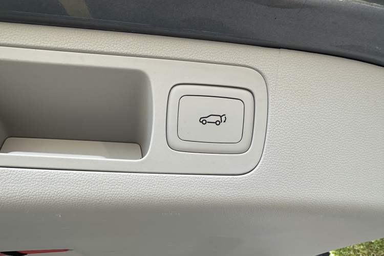 Used Roewe iMAX8 2021 400TGI Supreme Series Ultimate Edition Interior 5