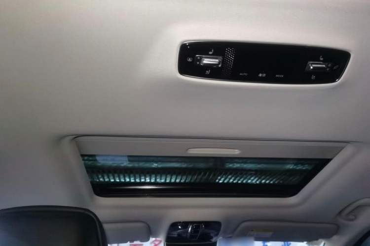 Used Roewe iMAX8 2021 400TGI Supreme Series Lu Zun Edition Interior 5
