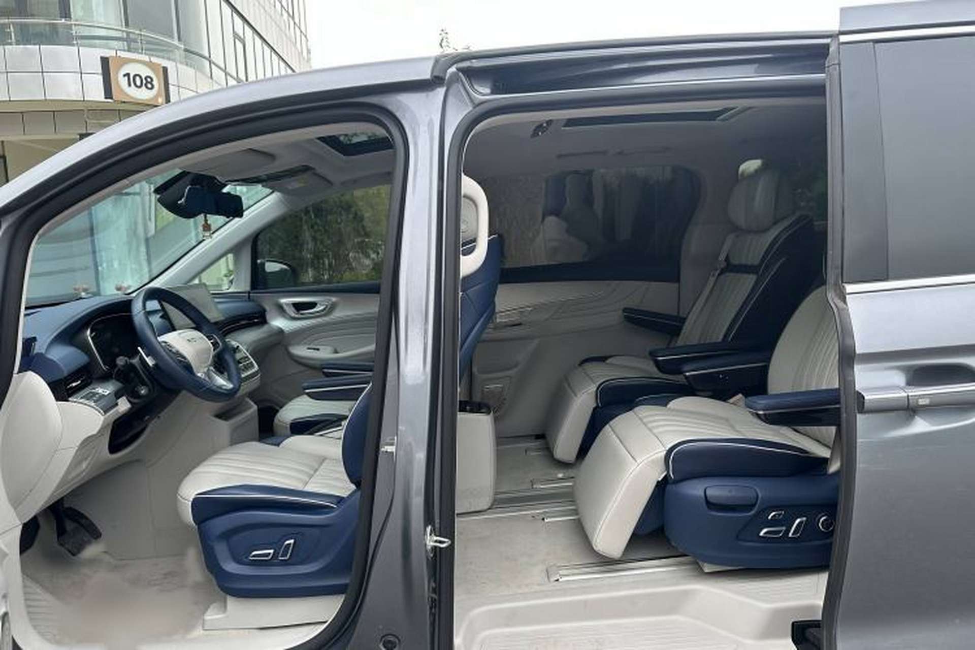 Used Roewe iMAX8 2021 400TGI Supreme Series Prestige Edition Interior 5