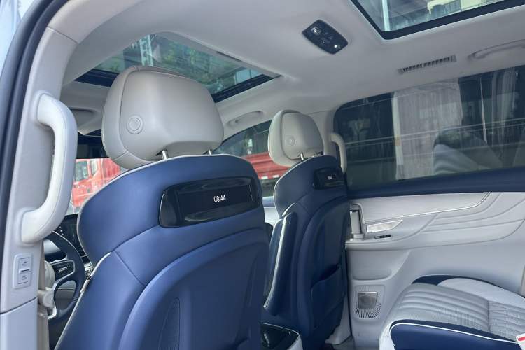 Used Roewe iMAX8 2021 400TGI Supreme Series Ultimate Edition Interior 6