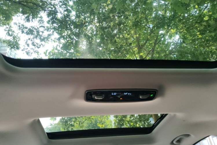 Used Roewe iMAX8 2021 400TGI Supreme Series Lu Zun Edition Interior 6