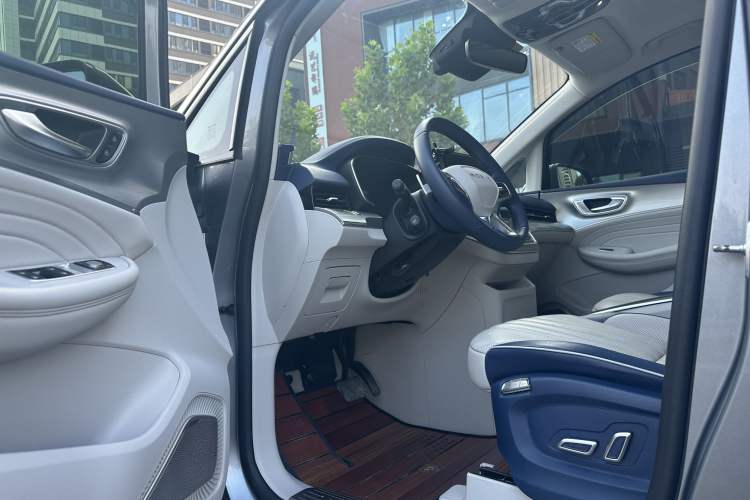 Used Roewe iMAX8 2021 400TGI Supreme Series Ultimate Edition Interior 7