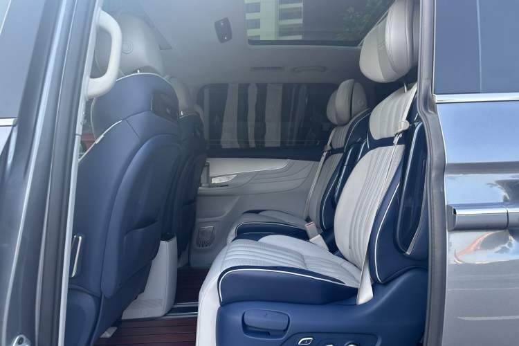 Used Roewe iMAX8 2021 400TGI Supreme Series Ultimate Edition Interior 8