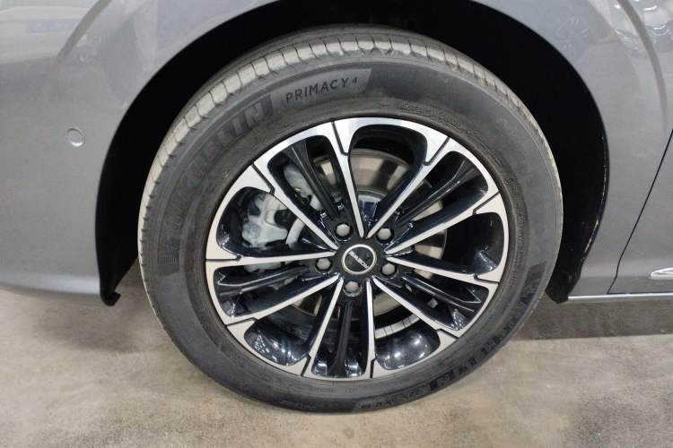 Used Roewe iMAX8 2021 400TGI Supreme Series Ultimate Edition Left Front Wheel Hub