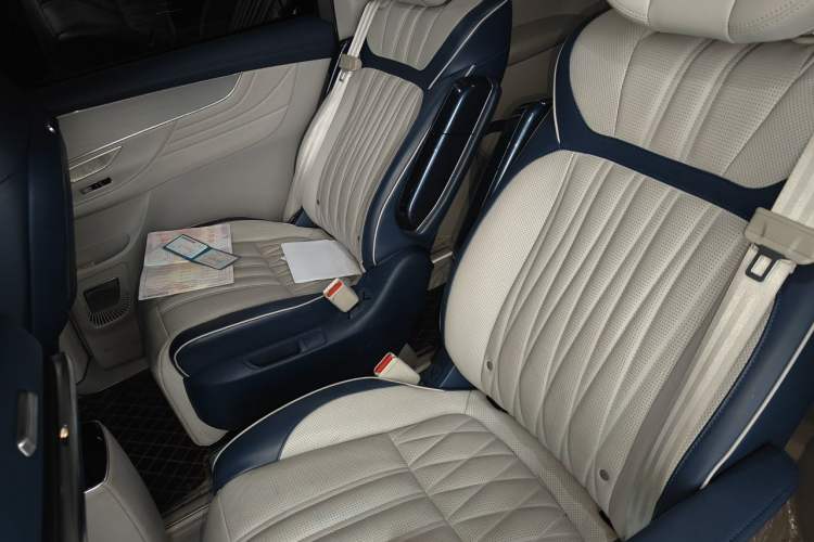 Used Roewe iMAX8 2021 400TGI Supreme Series Prestige Edition Left Rear Seat