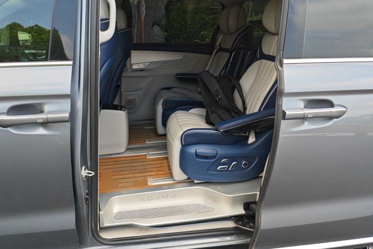 Used Roewe iMAX8 2021 400TGI Supreme Series Prestige Edition Left Rear Seat