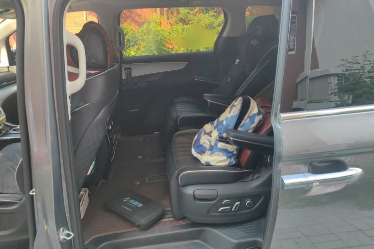 Used Roewe iMAX8 2021 400TGI Supreme Series Prestige Edition Left Rear Seat