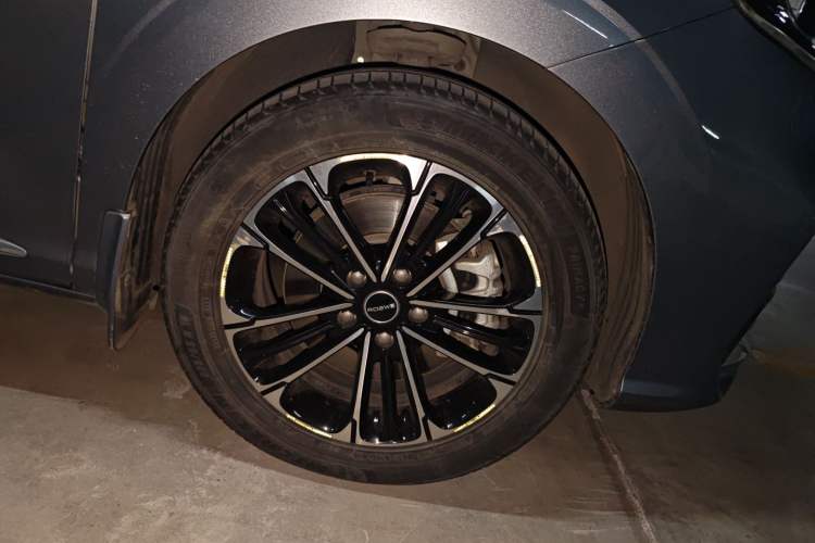 Used Roewe iMAX8 2021 400TGI Supreme Series Prestige Edition Right Front Wheel Hub
