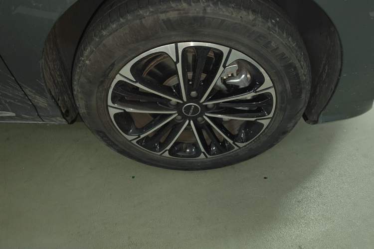 Used Roewe iMAX8 2021 400TGI Supreme Series Prestige Edition Right Front Wheel Hub