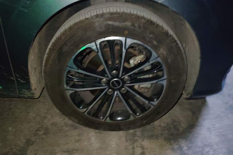 Used Roewe iMAX8 2021 400TGI Supreme Series Lu Zun Edition Right Front Wheel Hub