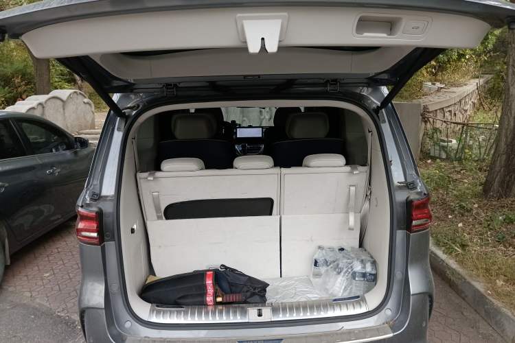Used Roewe iMAX8 2021 400TGI Supreme Series Ultimate Edition Trunk