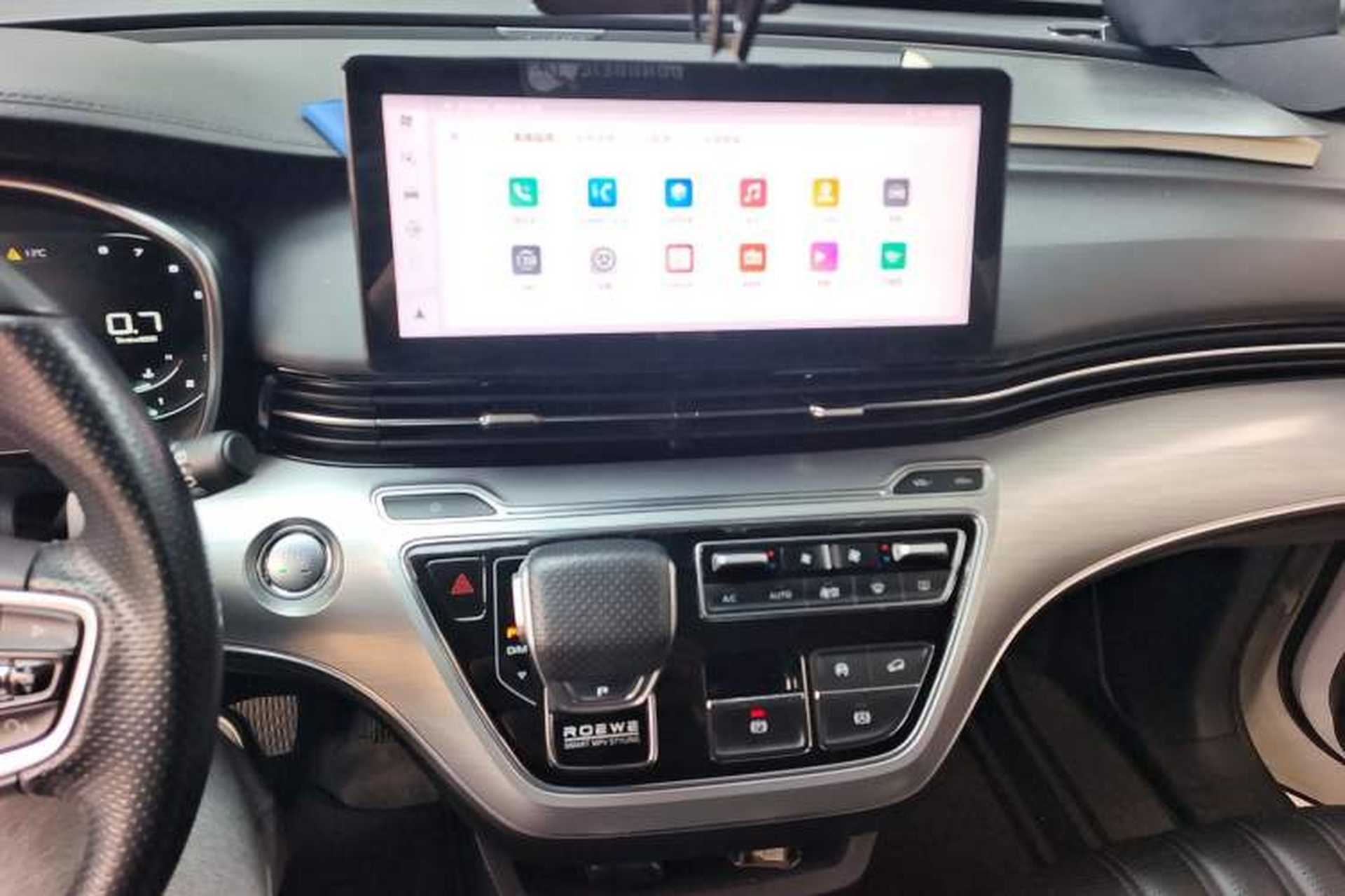 Used Roewe iMAX8 2021 400TGI Supreme Series Prestige Edition Audio And AC Panel