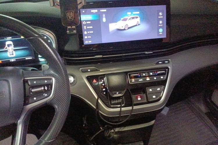 Used Roewe iMAX8 2021 400TGI Supreme Series Lu Zun Edition Audio And AC Panel
