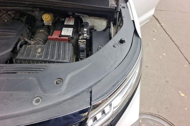Used Roewe iMAX8 2021 400TGI Supreme Series Prestige Edition Engine Bay Left