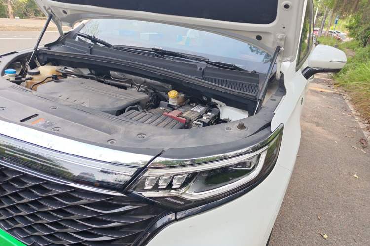 Used Roewe iMAX8 2021 400TGI Supreme Series Prestige Edition Engine Bay Left