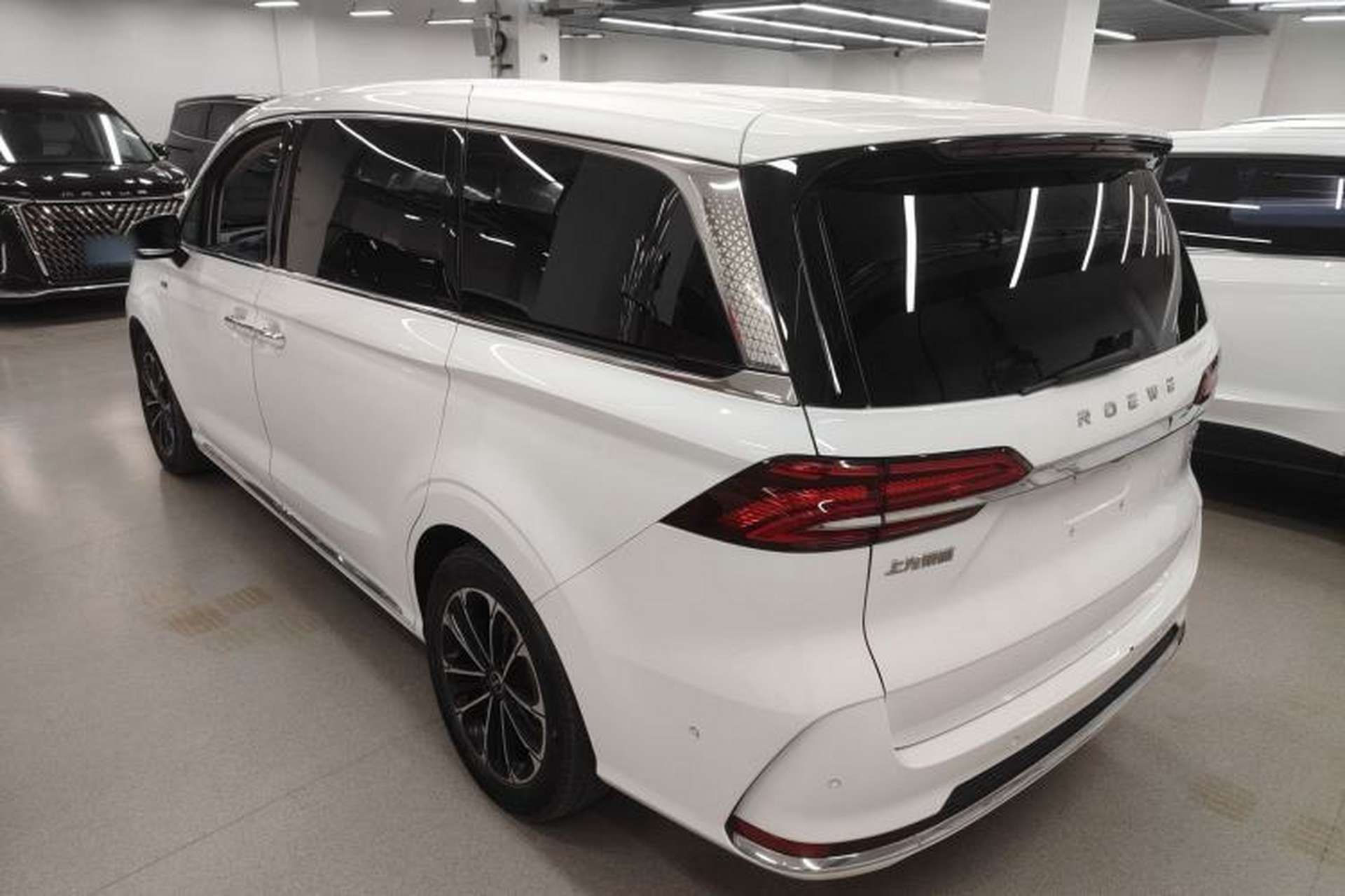 Used Roewe iMAX8 2021 400TGI Supreme Series Ultimate Edition Exterior 2