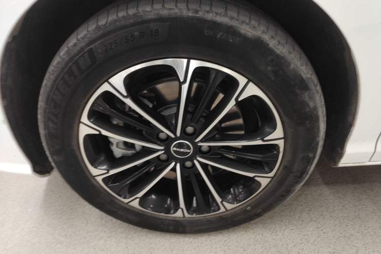 Used Roewe iMAX8 2021 400TGI Supreme Series Ultimate Edition Exterior 4