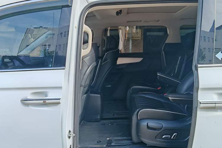 Used Roewe iMAX8 2021 400TGI Supreme Series Lu Zun Edition Exterior 8