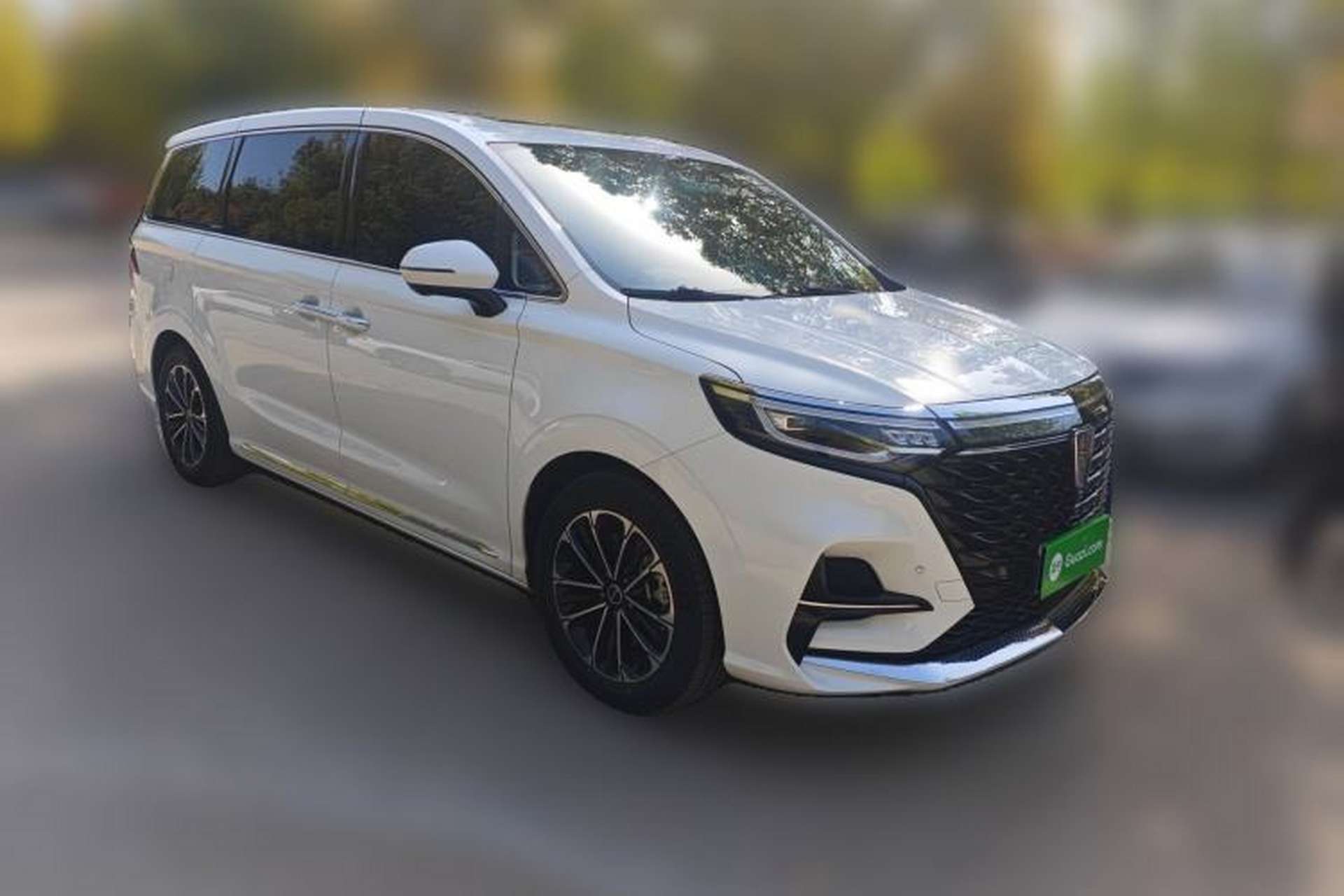 Used Roewe iMAX8 2021 400TGI Supreme Series Lu Zun Edition Front Right 45 Deg