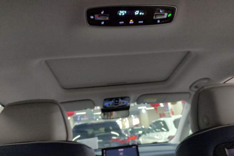 Used Roewe iMAX8 2021 400TGI Supreme Series Ultimate Edition Headliner