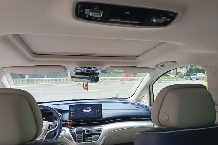 Used Roewe iMAX8 2021 400TGI Supreme Series Prestige Edition Headliner