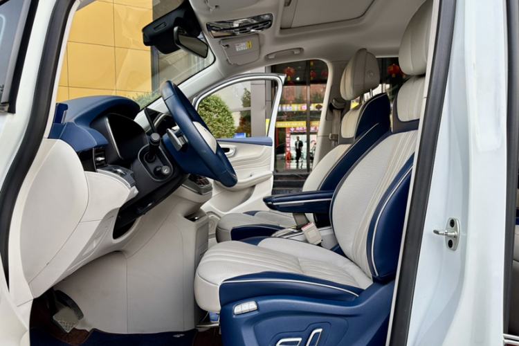 Used Roewe iMAX8 2021 400TGI Supreme Series Ultimate Edition Interior 1
