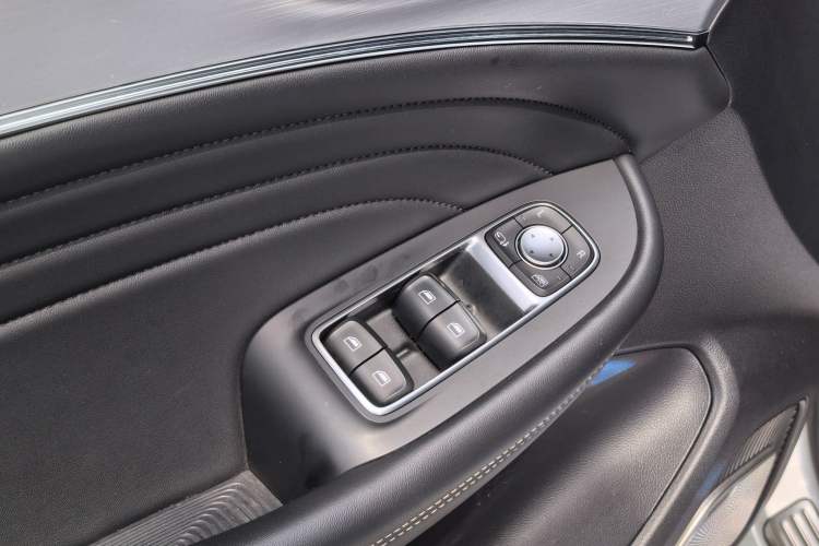 Used Roewe iMAX8 2021 400TGI Supreme Series Prestige Edition Interior 10
