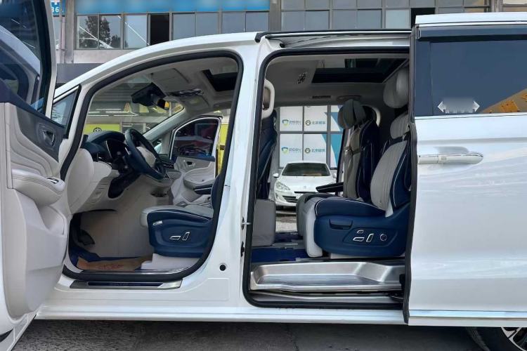 Used Roewe iMAX8 2021 400TGI Supreme Series Ultimate Edition Interior 2