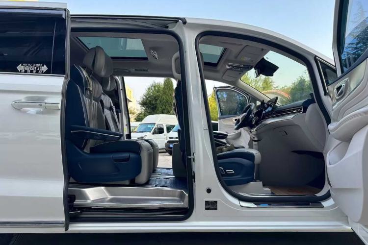 Used Roewe iMAX8 2021 400TGI Supreme Series Ultimate Edition Interior 3