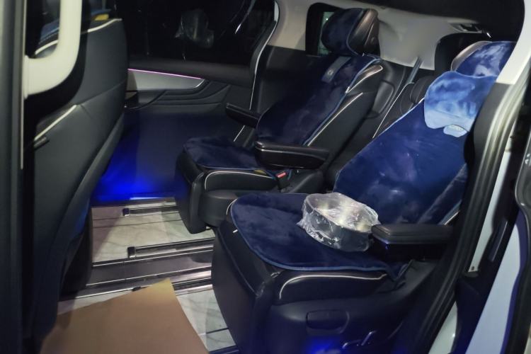 Used Roewe iMAX8 2021 400TGI Supreme Series Lu Zun Edition Interior 4