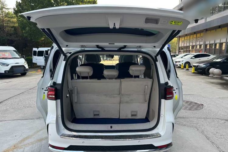 Used Roewe iMAX8 2021 400TGI Supreme Series Ultimate Edition Interior 4