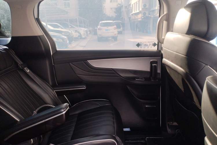Used Roewe iMAX8 2021 400TGI Supreme Series Lu Zun Edition Interior 6