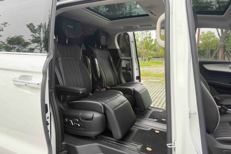 Used Roewe iMAX8 2021 400TGI Supreme Series Prestige Edition Interior 8