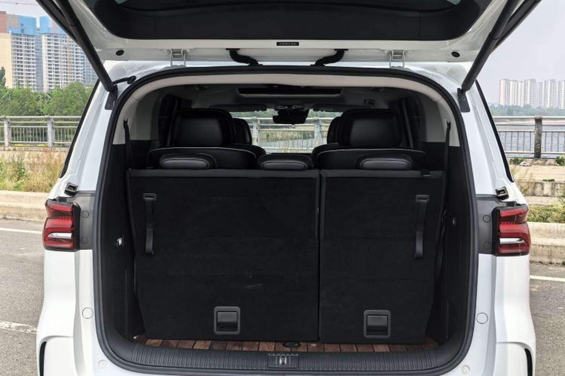 Used Roewe iMAX8 2021 400TGI Supreme Series Prestige Edition Interior 8