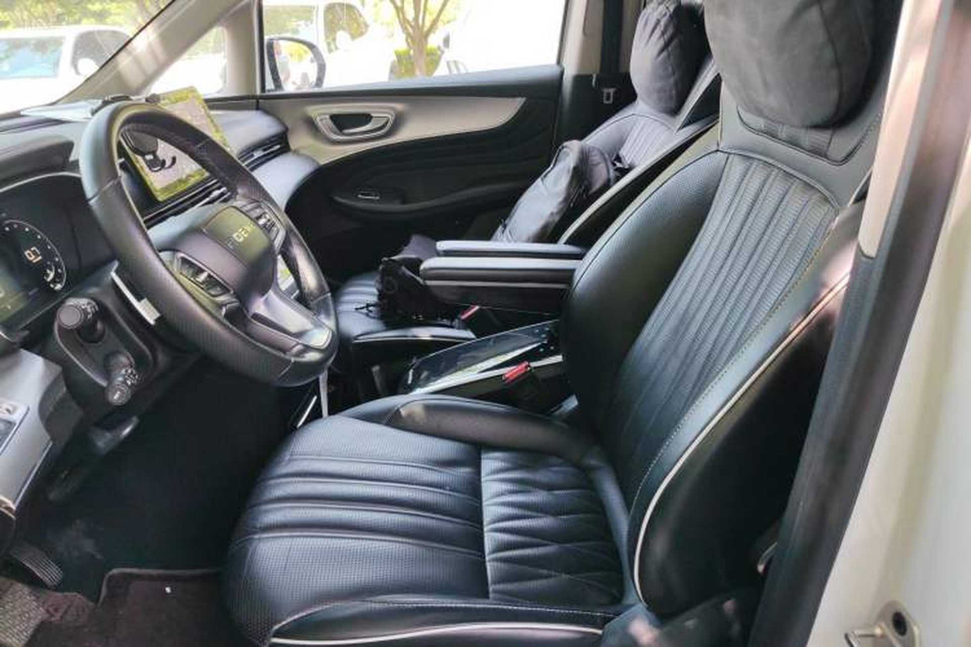 Used Roewe iMAX8 2021 400TGI Supreme Series Prestige Edition Left Front Seat