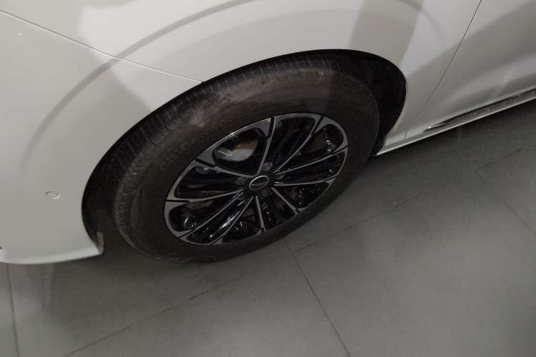 Used Roewe iMAX8 2021 400TGI Supreme Series Ultimate Edition Left Front Wheel Hub
