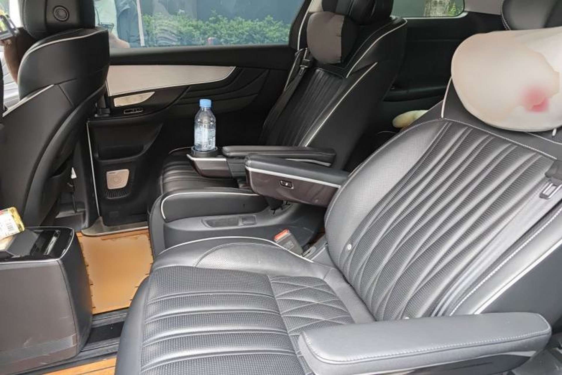 Used Roewe iMAX8 2021 400TGI Supreme Series Prestige Edition Left Rear Seat