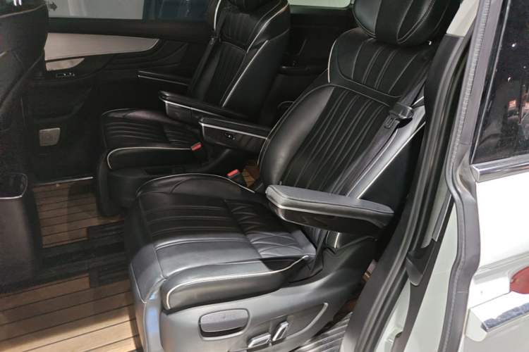 Used Roewe iMAX8 2021 400TGI Supreme Series Lu Zun Edition Left Rear Seat