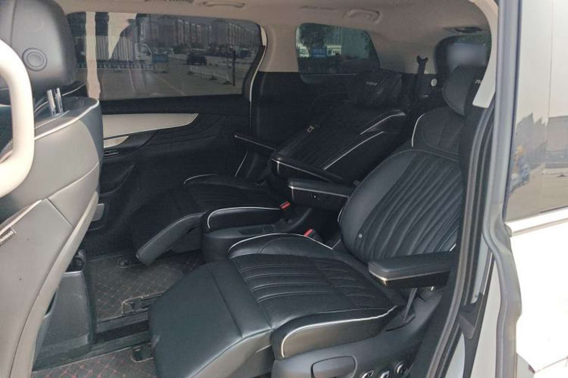 Used Roewe iMAX8 2021 400TGI Supreme Series Prestige Edition Left Rear Seat